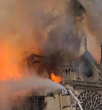 Catedral de Notre Dame arde en llamas blog cubatel