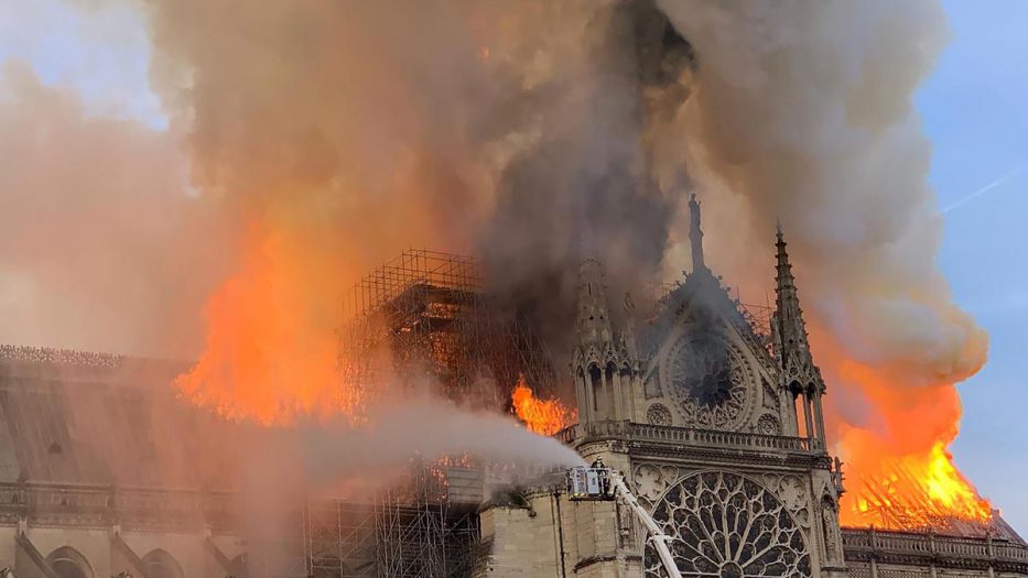 Catedral de Notre Dame arde en llamas blog cubatel