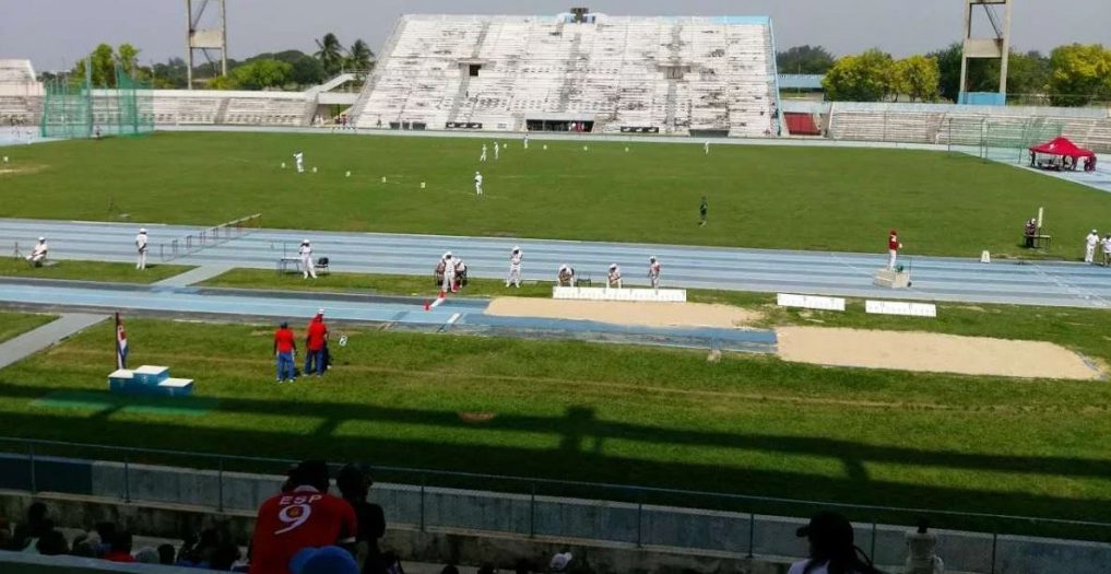 Nueva pista sintética en el Estadio Panamericano de La Habana