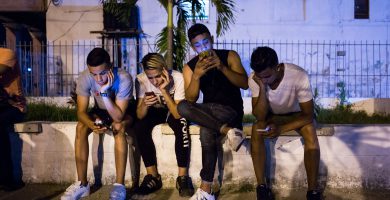 cubanos conectados a internet