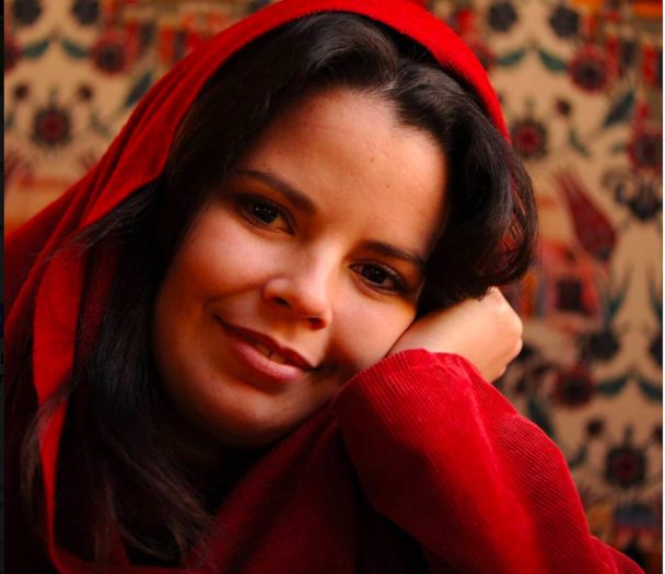 La voz de la soprano cubana, residente en Italia, Diana Rosa Cárdenas Alfonso sorprendió y alegró a sus vecinos