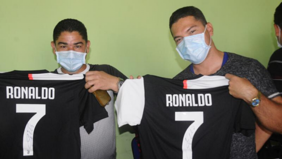 Cristiano Ronaldo envía camisetas autografiadas a médicos cubanos