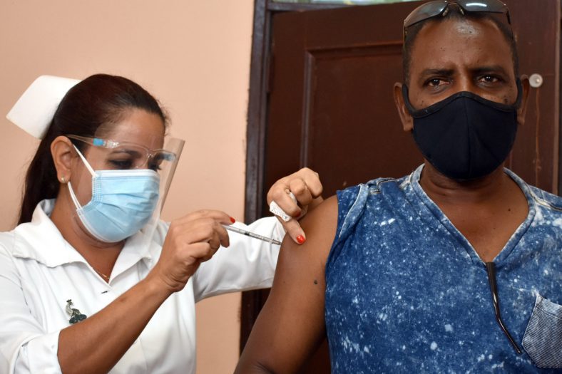 vacunacion masiva contra el coronavirus en La Habana