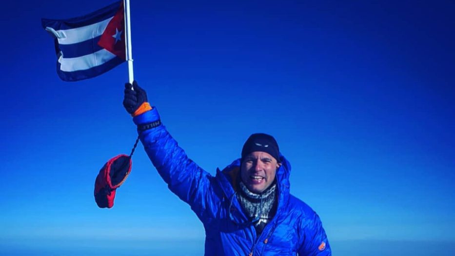 ¿Quién es Yandy Núñez Martínez, el cubano que está escalando el Monte Everest?